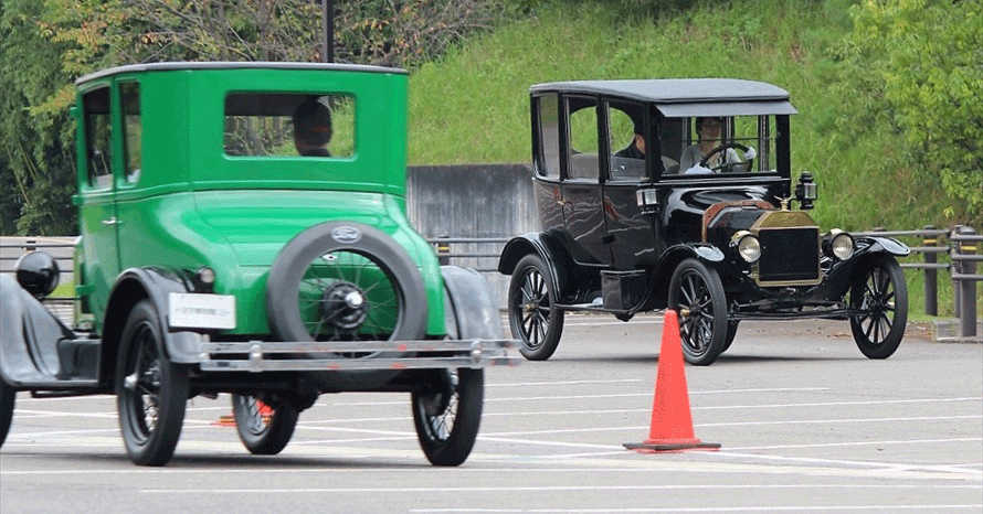 100年前の歴史的名車に乗れる！トヨタ博物館の「T型フォード運転講習会
