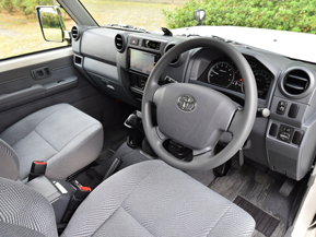 トヨタ ランドクルーザー70 運転席周りの機能装備 徹底検証 | トヨタ