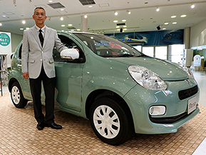 パッソ開発責任者に環境性能への想いを聞く 鈴木 敏夫 | クルマ情報