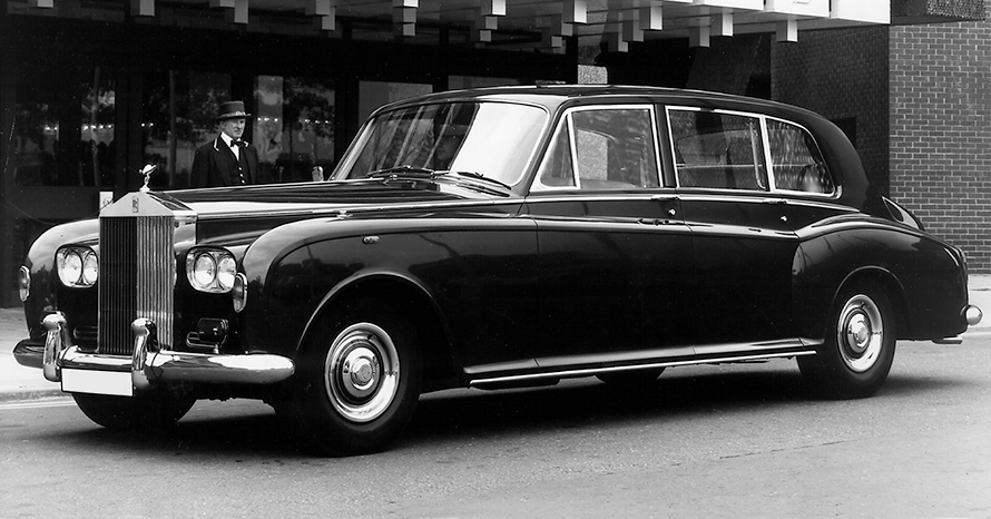 ロールス・ロイス・ファントムVI・・・圧倒的な存在感！グリルが立派な