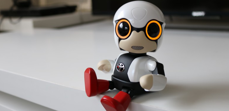 まさかの珍回答も！？話題のロボット『 KIROBO mini 』が家にやってき