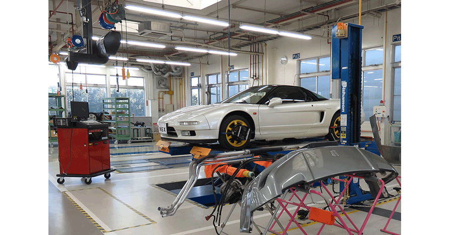 名車を次の時代へ】名車NSXを“不死鳥”たらしめる関係者の情熱 | クルマ