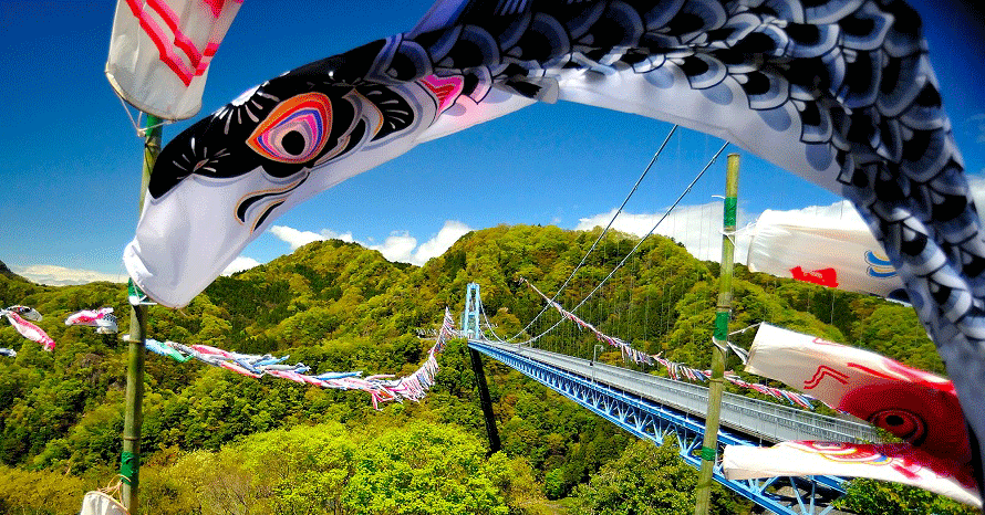 壮観！青空に1000匹もの鯉のぼりが舞う竜神峡へドライブ 茨城県常陸