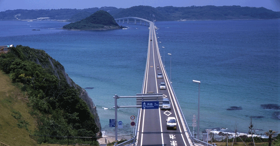 爽快なドライブを満喫 コバルトブルーの海を渡る角島大橋へ行こう 山口県下関市 トヨタ自動車のクルマ情報サイト Gazoo