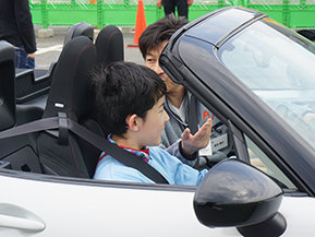 スポーツカーで初運転！ 18才未満限定「U-18運転講習会」へ行ってきた