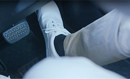 「ペダル操作」　I Love Cars! ドライビングスクール (4話/5話)