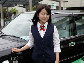 美人タクシードライバー、生田佳那がめざす夢とは？ | クルマ情報