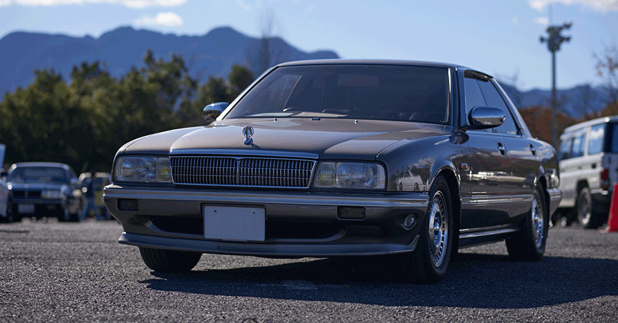 kazu　Y31シーマ 初代日産シーマ、現代によみがえる──俳優・伊藤かずえさんの愛車の