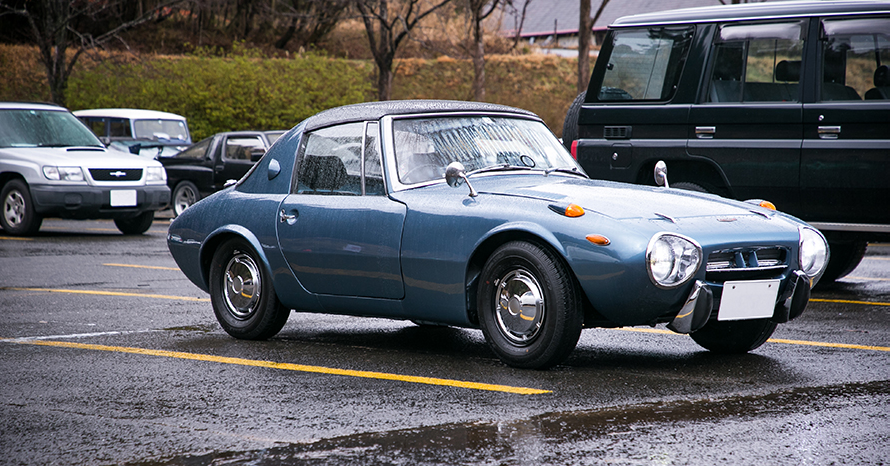 オーナーと同じ1969年生まれのヨタハチ。後期限定ブルメタカラーに