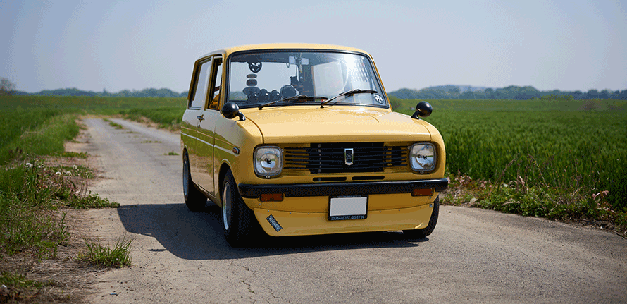 充実のカーライフと人の縁を運ぶ、幸せの黄色いマツダ・ポーターバン