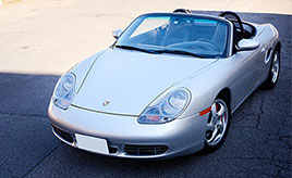 18年前のクルマと侮るなかれ。ポルシェのスペシャリストが2001年式 