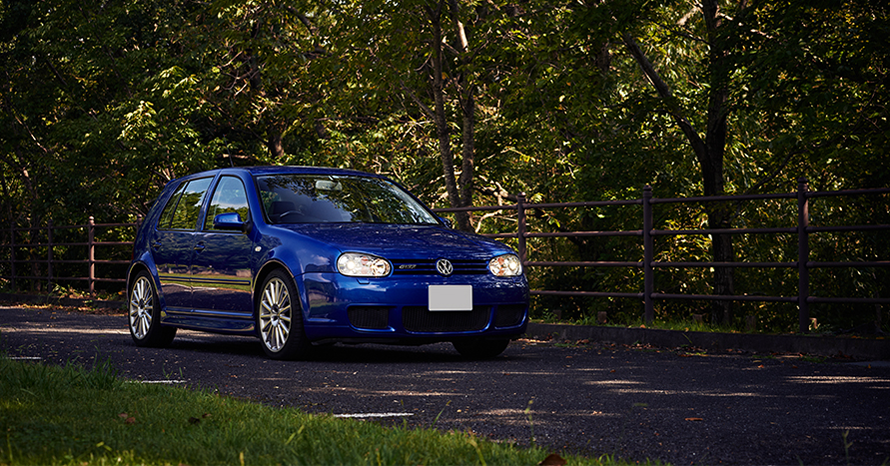 2003年式フォルクスワーゲン・ゴルフR32（1JBFHF型）とともに16年