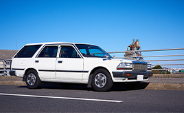 昭和の雰囲気を色濃く残す愛車に魅力を感じて。1998年式日産セドリック 