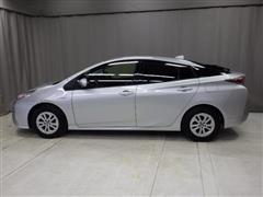 プリウス S E-FOUR