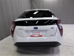 プリウス A E-FOUR *