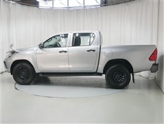 ハイラックス X