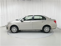 カローラアクシオ X