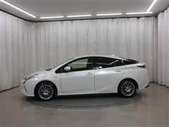 プリウス Sツーリングセレクション4