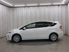 プリウスアルファ S