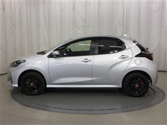 ヤリス HV X 4WD