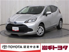 トヨタ　アクア X 4WD