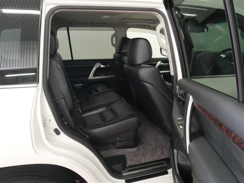 とらや 耐トラ付サイドタップ4個口黒｜YAZAWA CORPORATION