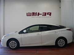 プリウス S