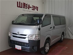 トヨタ　ハイエースバン DX