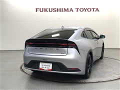 プリウス X E-Four