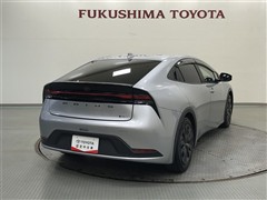 プリウス X E-Four