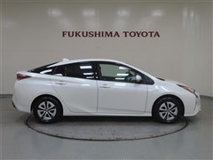 プリウス A E-Four