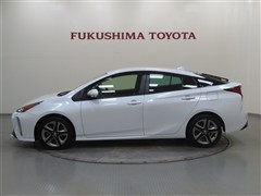 プリウス Sツーリング E-Four