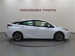 プリウス Sツーリング E-Four