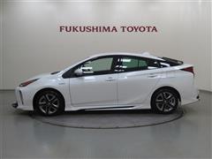 プリウスAプレミアムT E-Four