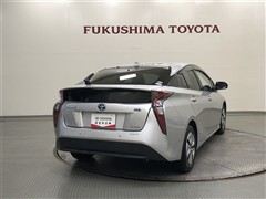 プリウス A E-Four