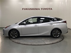 プリウスAプレミアムT E-Four
