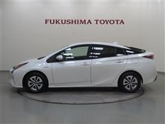 プリウス A E-Four