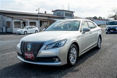 トヨタ　クラウンロイヤル HV ロイヤルサルーン