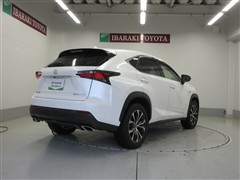NX200t Fスポーツ