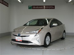 トヨタ　プリウス Sサーフティプラス