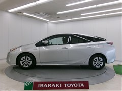 プリウス A