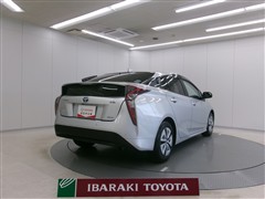 プリウス A