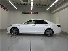 クラウンロイヤル HV ロイヤルサルーン