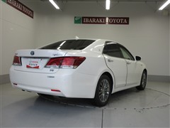 クラウンロイヤル HV ロイヤルサルーン