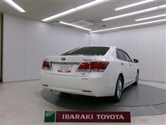 クラウンロイヤル HV ロイヤルサルーン