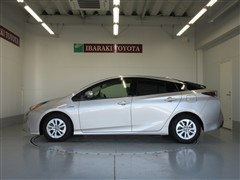 プリウス Sセーフティプラス