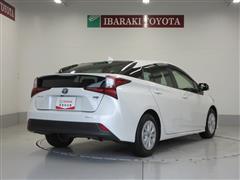 プリウス Sセーフティプラス2