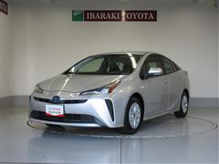 トヨタ　プリウス S