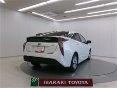 プリウス A