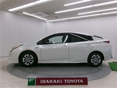 プリウス A